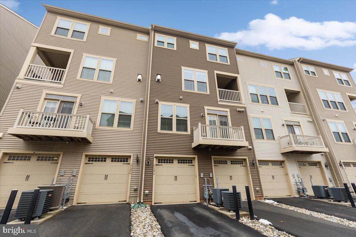 25294 GRAY POPLAR TER, ALDIE, Virginia 20105, 3 Bedrooms Bedrooms, ,2 BathroomsBathrooms,Residential,For sale,25294 GRAY POPLAR TER,VALO2114324 MLS # VALO2114324