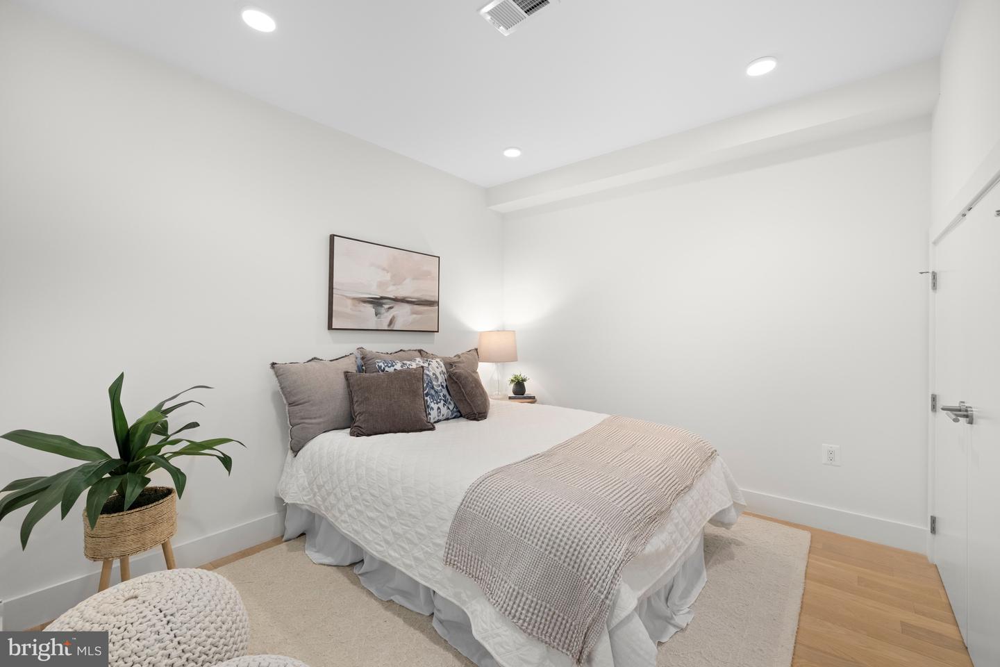 1515 K ST SE #3, WASHINGTON, District Of Columbia 20003, 2 Bedrooms Bedrooms, ,2 BathroomsBathrooms,Residential,For sale,1515 K ST SE #3,DCDC2242862 MLS # DCDC2242862