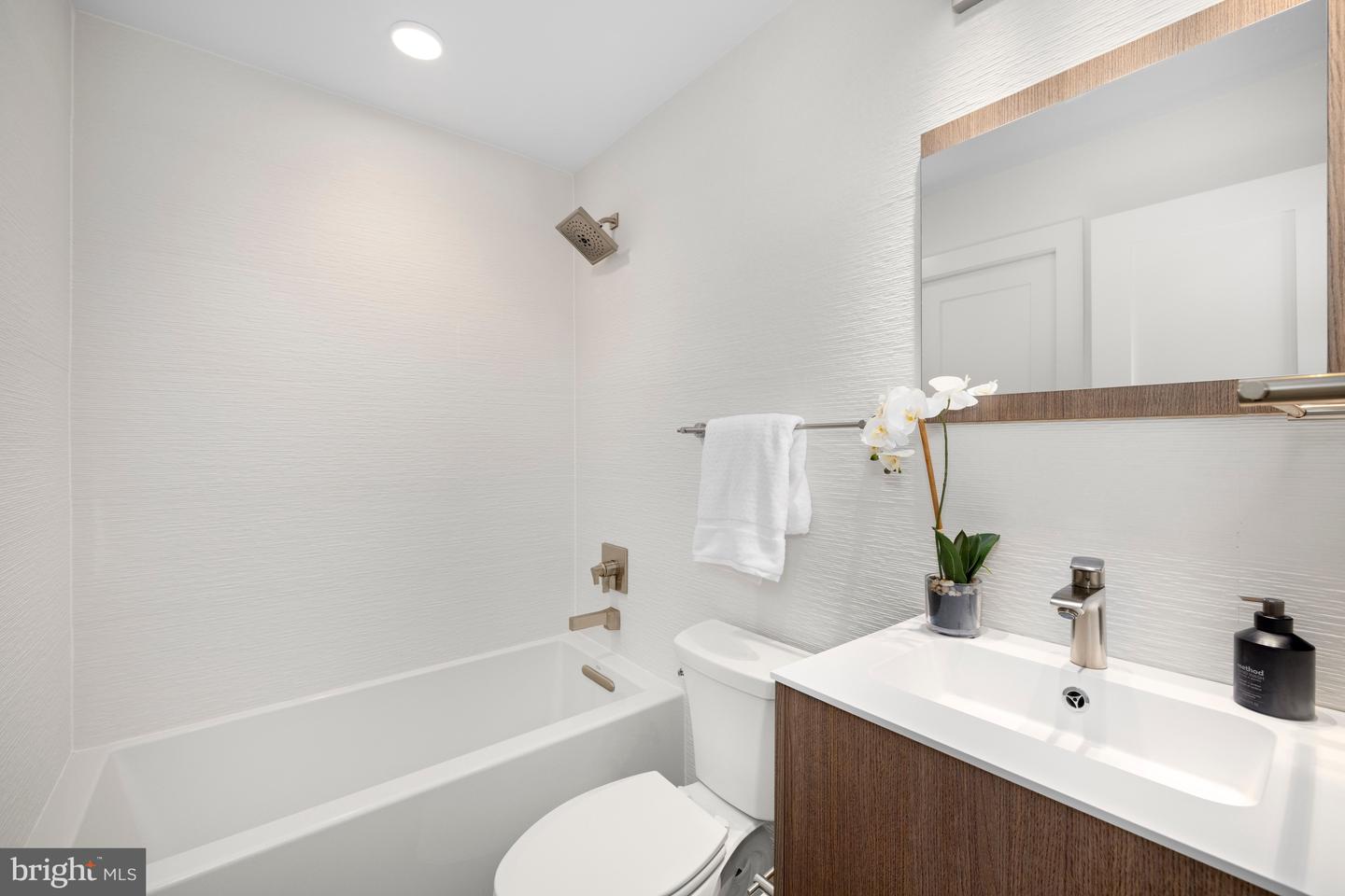 1515 K ST SE #3, WASHINGTON, District Of Columbia 20003, 2 Bedrooms Bedrooms, ,2 BathroomsBathrooms,Residential,For sale,1515 K ST SE #3,DCDC2242862 MLS # DCDC2242862