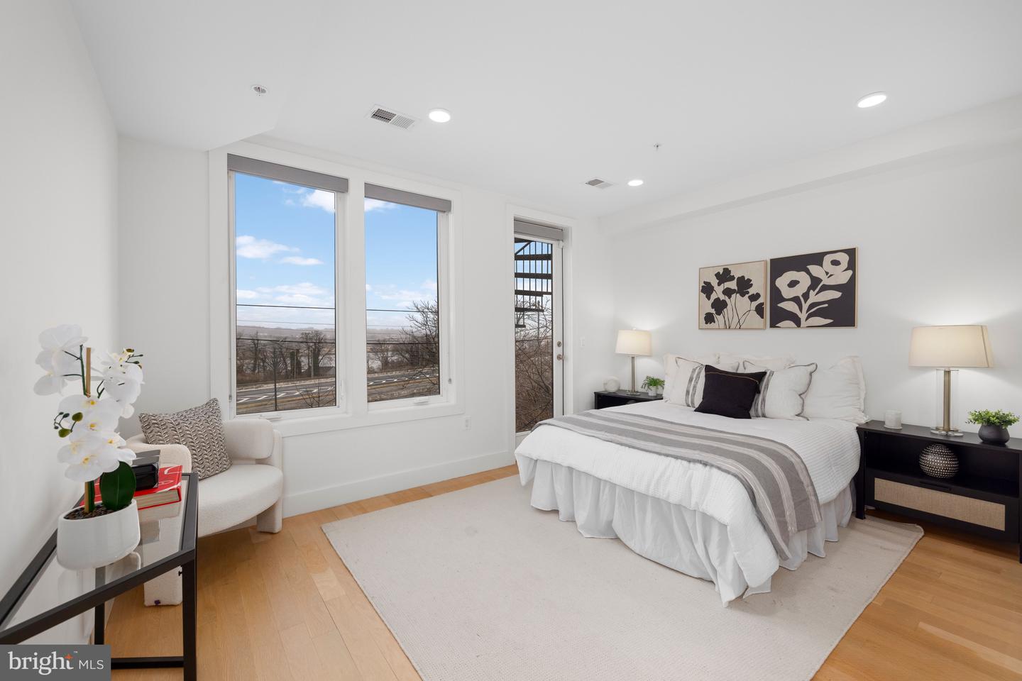 1515 K ST SE #3, WASHINGTON, District Of Columbia 20003, 2 Bedrooms Bedrooms, ,2 BathroomsBathrooms,Residential,For sale,1515 K ST SE #3,DCDC2242862 MLS # DCDC2242862