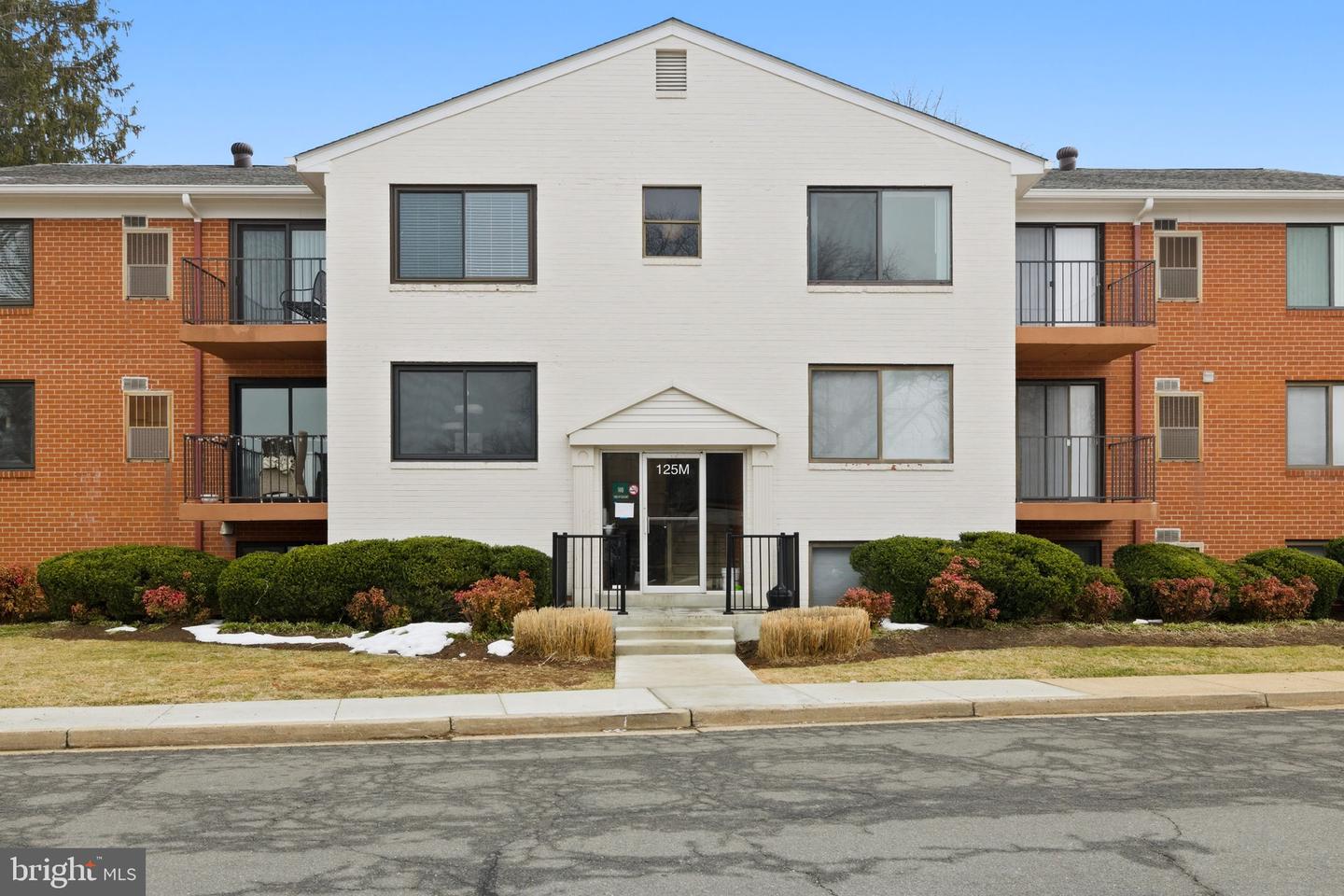 125-M CLUBHOUSE DR SW #UNIT 8, LEESBURG, Virginia 20175, 1 Bedroom Bedrooms, ,1 BathroomBathrooms,Residential,For sale,125-M CLUBHOUSE DR SW #UNIT 8,VALO2114498 MLS # VALO2114498