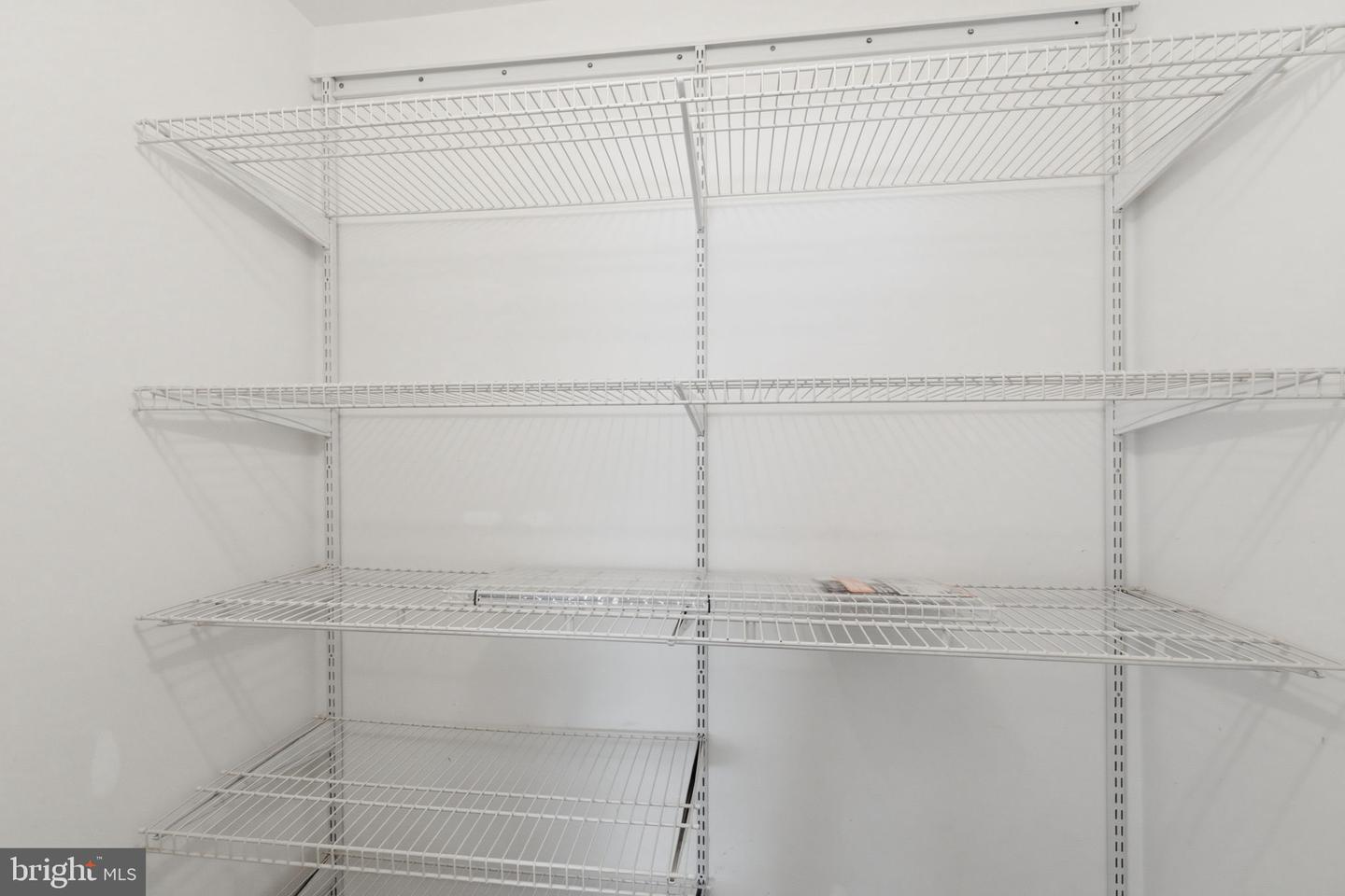 125-M CLUBHOUSE DR SW #UNIT 8, LEESBURG, Virginia 20175, 1 Bedroom Bedrooms, ,1 BathroomBathrooms,Residential,For sale,125-M CLUBHOUSE DR SW #UNIT 8,VALO2114498 MLS # VALO2114498