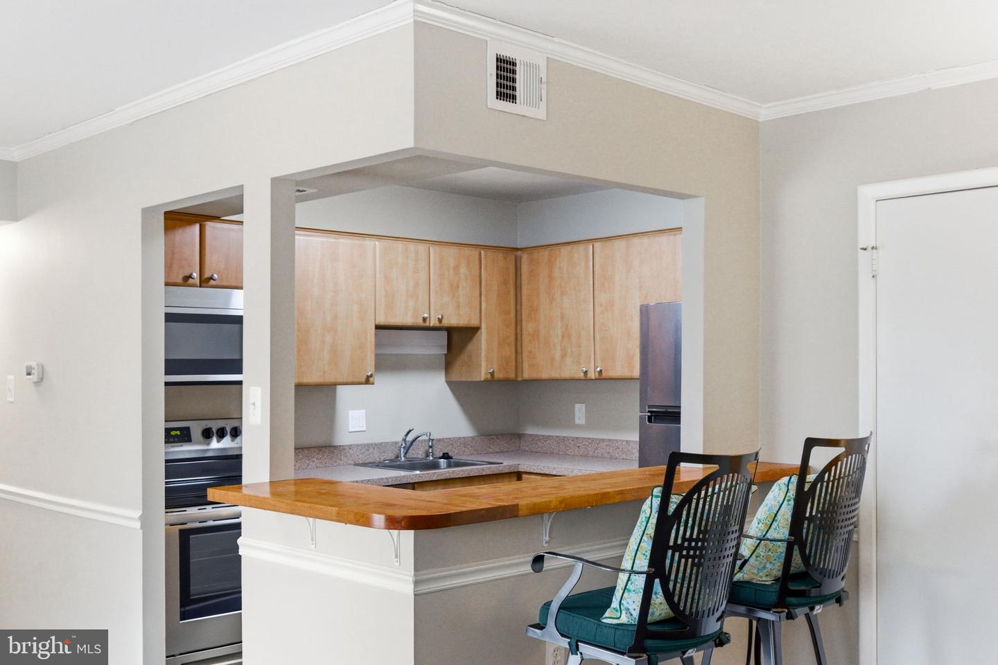 125-M CLUBHOUSE DR SW #UNIT 8, LEESBURG, Virginia 20175, 1 Bedroom Bedrooms, ,1 BathroomBathrooms,Residential,For sale,125-M CLUBHOUSE DR SW #UNIT 8,VALO2114498 MLS # VALO2114498