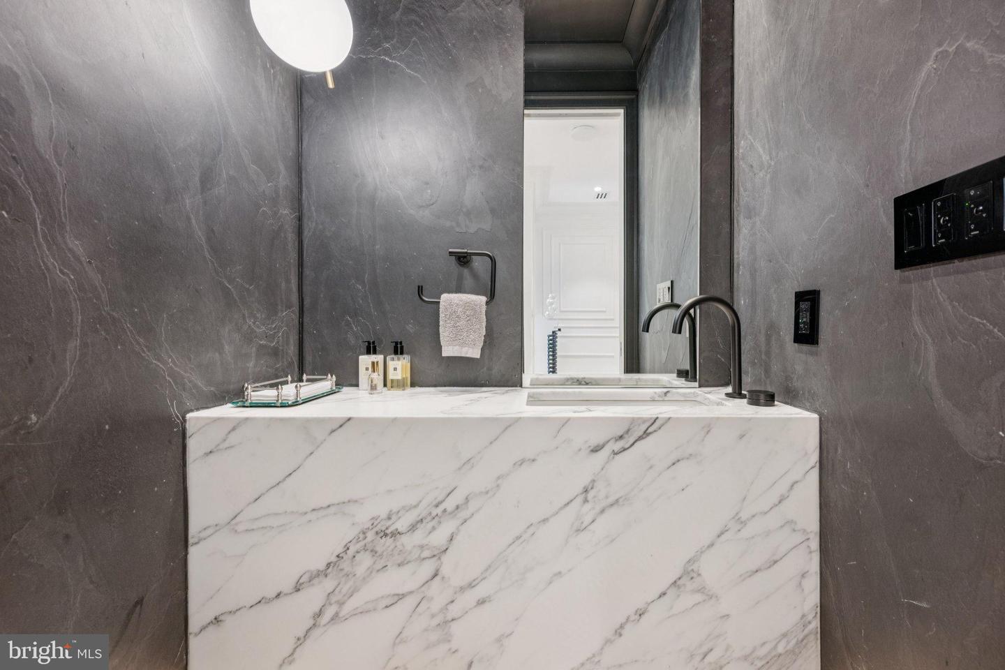 635 MARYLAND AVE NE, WASHINGTON, District Of Columbia 20002, 5 Bedrooms Bedrooms, 10 Rooms Rooms,4 BathroomsBathrooms,Residential,For sale,635 MARYLAND AVE NE,DCDC2243592 MLS # DCDC2243592