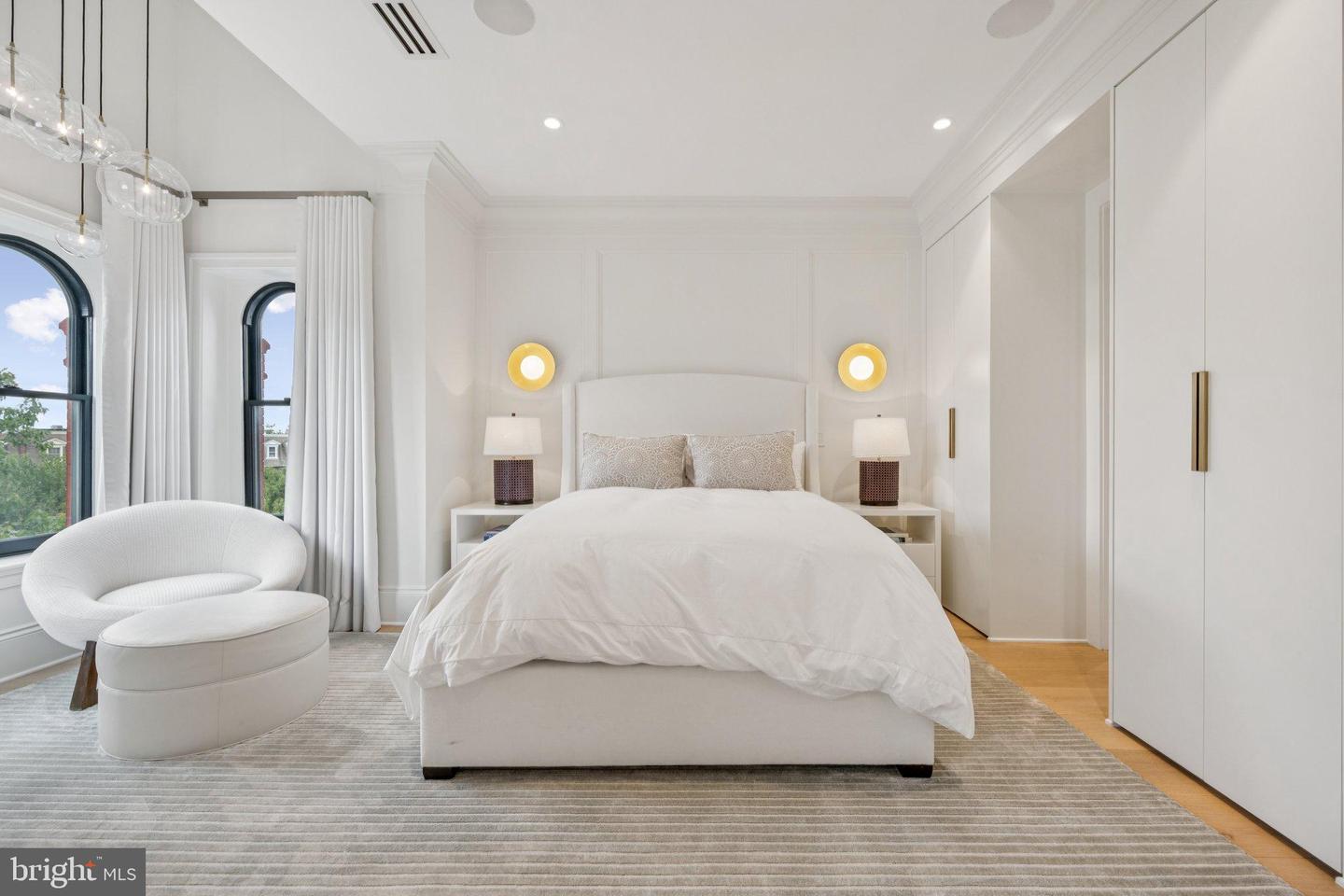 635 MARYLAND AVE NE, WASHINGTON, District Of Columbia 20002, 5 Bedrooms Bedrooms, 10 Rooms Rooms,4 BathroomsBathrooms,Residential,For sale,635 MARYLAND AVE NE,DCDC2243592 MLS # DCDC2243592