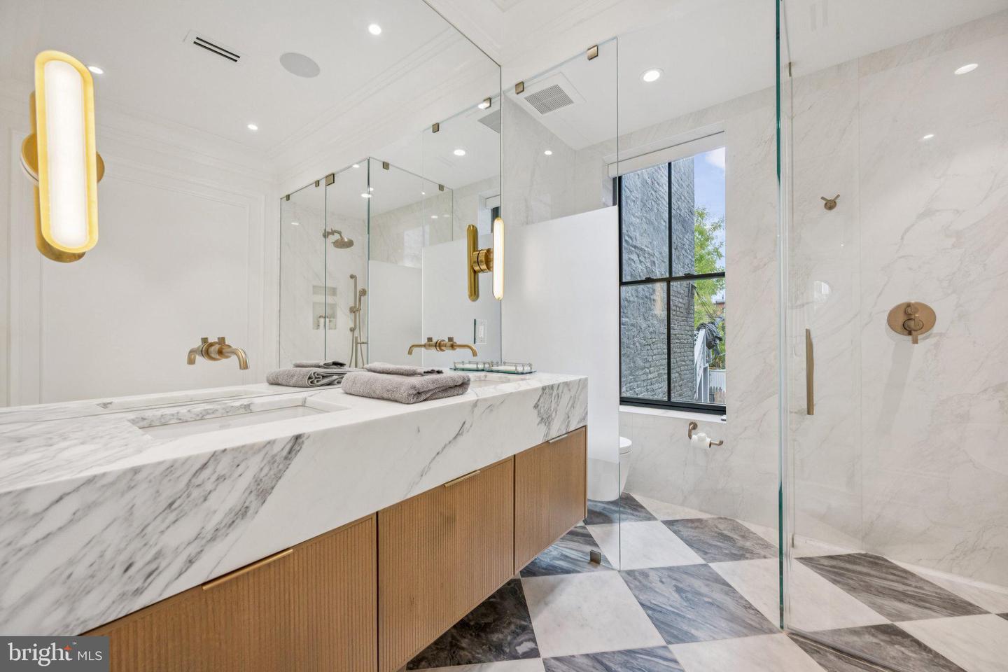 635 MARYLAND AVE NE, WASHINGTON, District Of Columbia 20002, 5 Bedrooms Bedrooms, 10 Rooms Rooms,4 BathroomsBathrooms,Residential,For sale,635 MARYLAND AVE NE,DCDC2243592 MLS # DCDC2243592