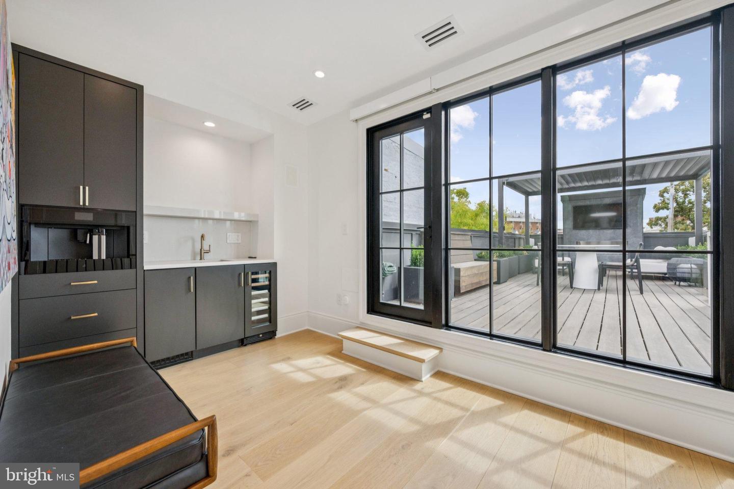 635 MARYLAND AVE NE, WASHINGTON, District Of Columbia 20002, 5 Bedrooms Bedrooms, 10 Rooms Rooms,4 BathroomsBathrooms,Residential,For sale,635 MARYLAND AVE NE,DCDC2243592 MLS # DCDC2243592