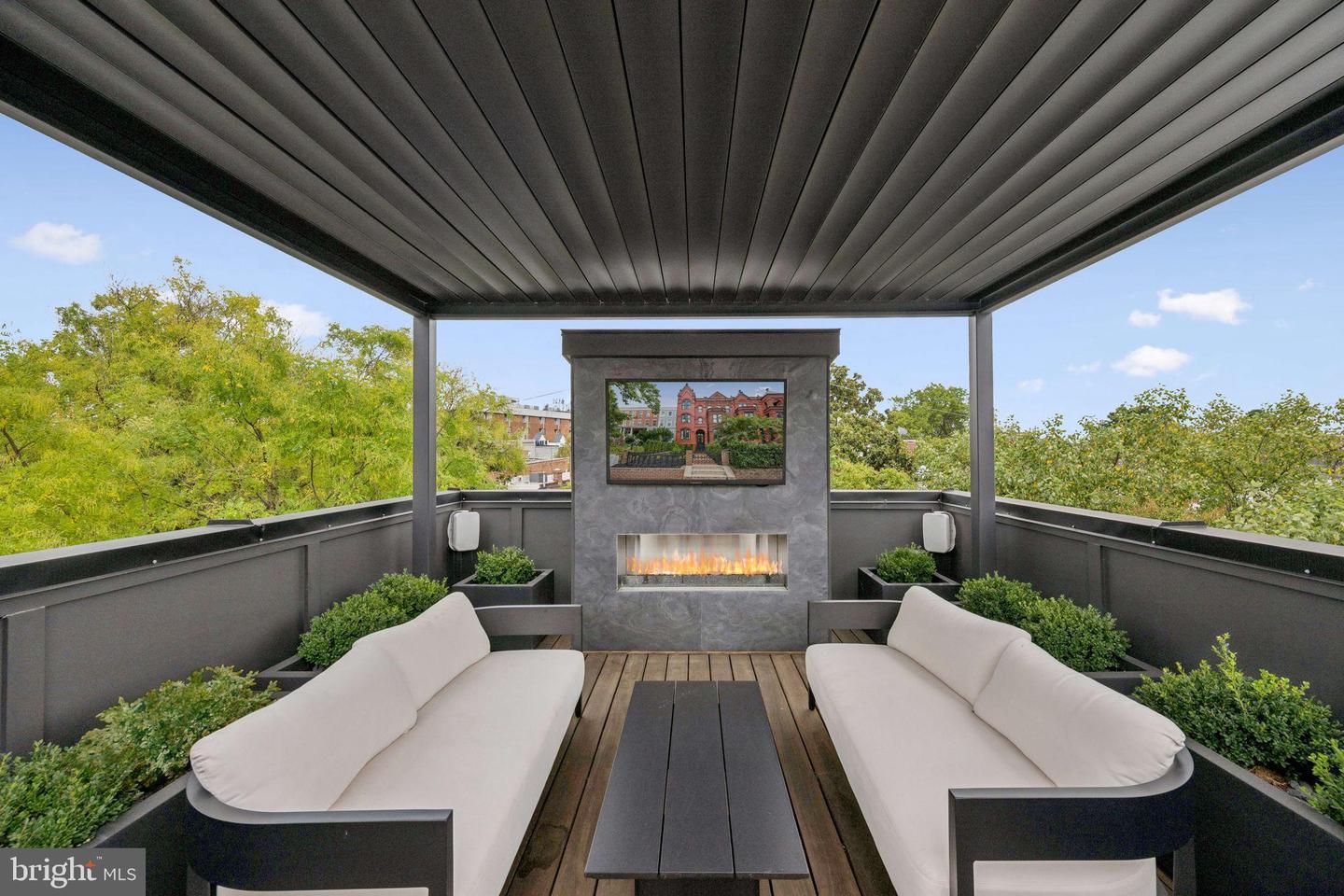 635 MARYLAND AVE NE, WASHINGTON, District Of Columbia 20002, 5 Bedrooms Bedrooms, 10 Rooms Rooms,4 BathroomsBathrooms,Residential,For sale,635 MARYLAND AVE NE,DCDC2243592 MLS # DCDC2243592