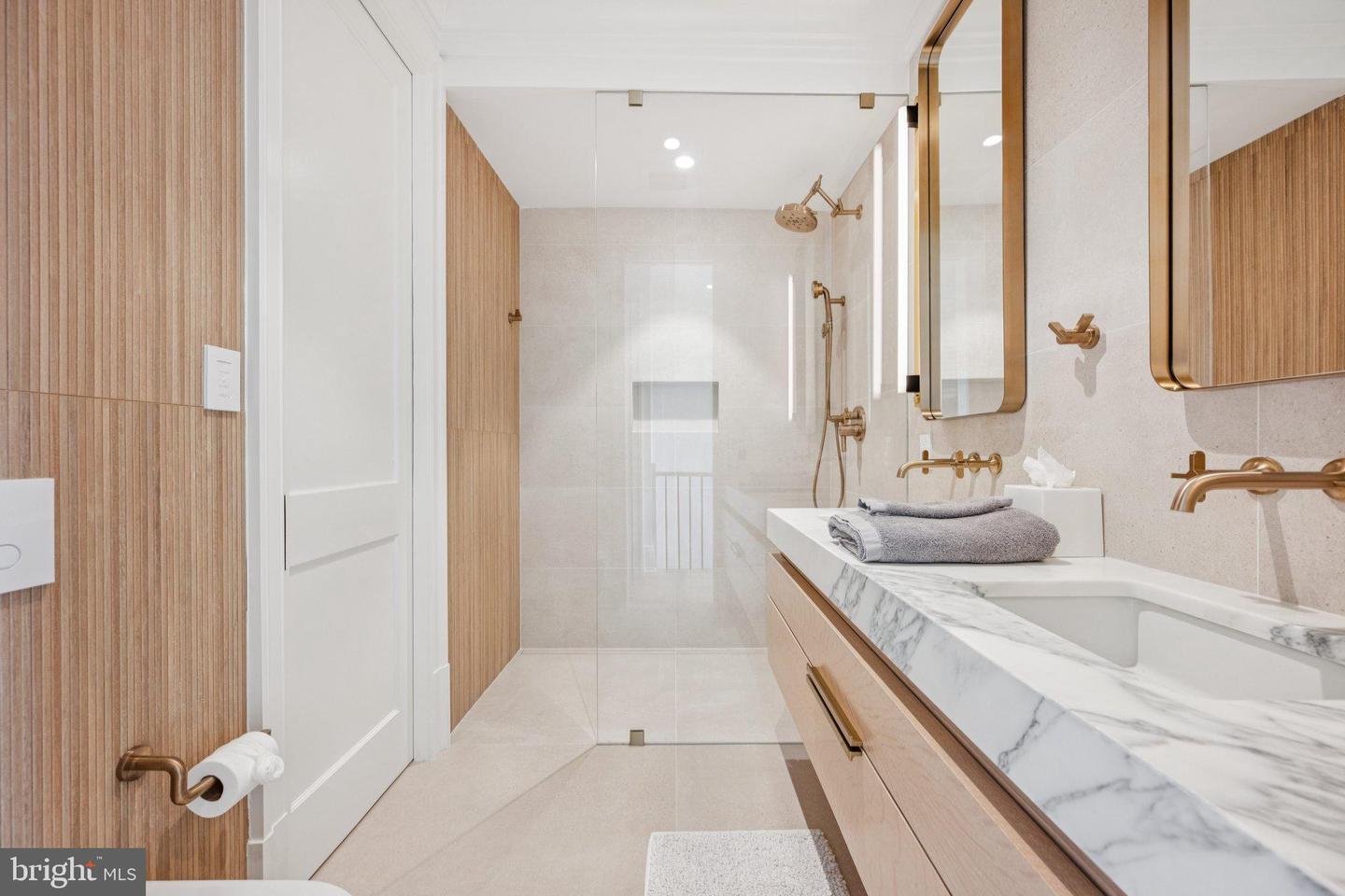 635 MARYLAND AVE NE, WASHINGTON, District Of Columbia 20002, 5 Bedrooms Bedrooms, 10 Rooms Rooms,4 BathroomsBathrooms,Residential,For sale,635 MARYLAND AVE NE,DCDC2243592 MLS # DCDC2243592