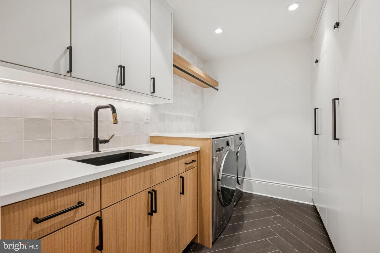 635 MARYLAND AVE NE, WASHINGTON, District Of Columbia 20002, 5 Bedrooms Bedrooms, 10 Rooms Rooms,4 BathroomsBathrooms,Residential,For sale,635 MARYLAND AVE NE,DCDC2243592 MLS # DCDC2243592