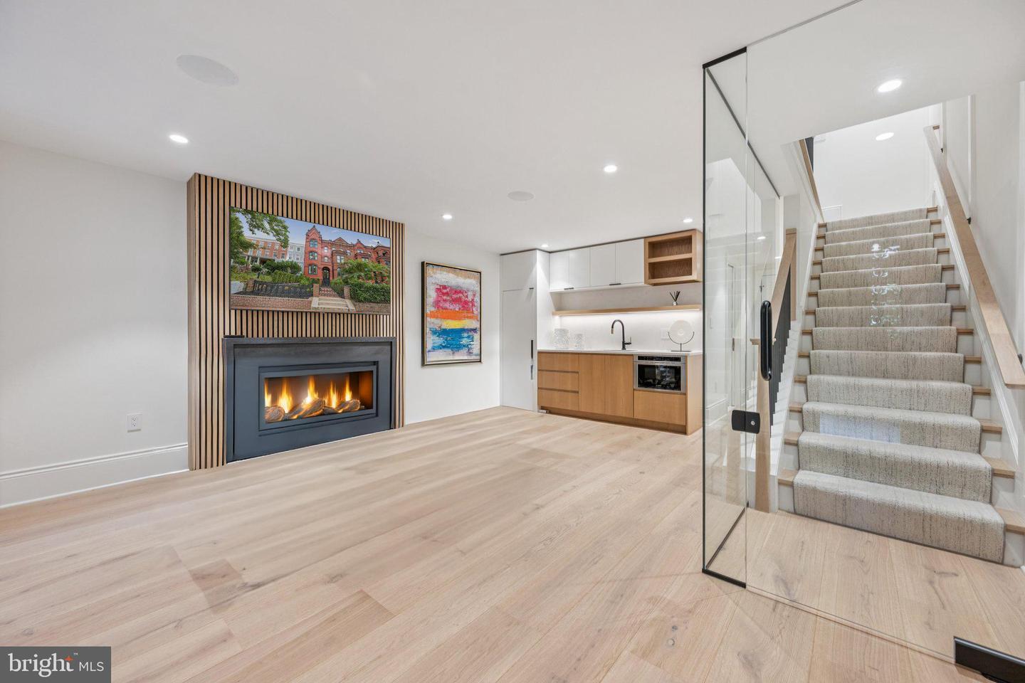 635 MARYLAND AVE NE, WASHINGTON, District Of Columbia 20002, 5 Bedrooms Bedrooms, 10 Rooms Rooms,4 BathroomsBathrooms,Residential,For sale,635 MARYLAND AVE NE,DCDC2243592 MLS # DCDC2243592