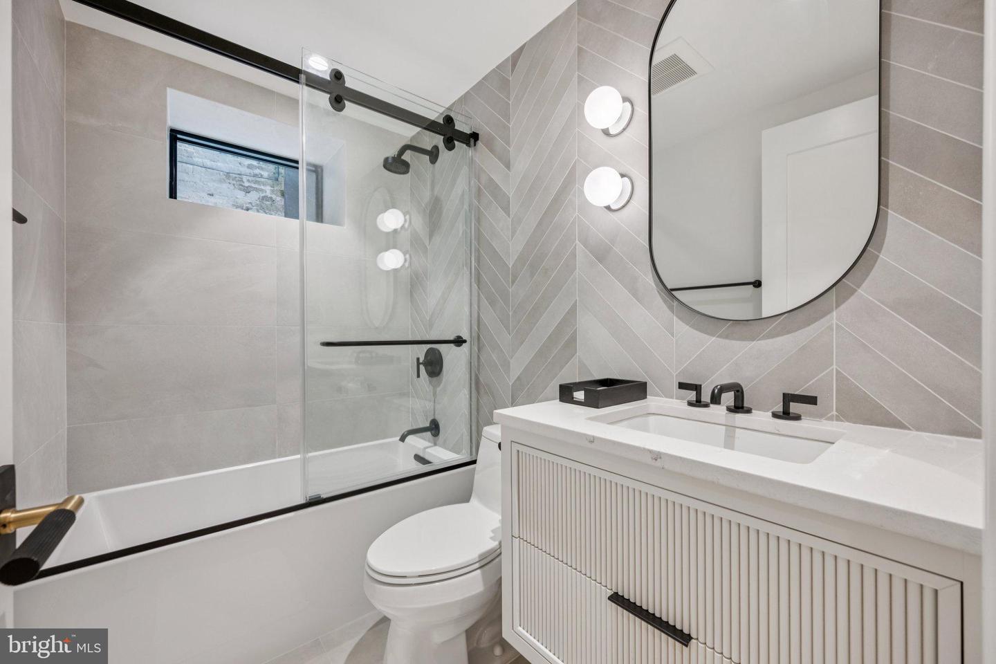 635 MARYLAND AVE NE, WASHINGTON, District Of Columbia 20002, 5 Bedrooms Bedrooms, 10 Rooms Rooms,4 BathroomsBathrooms,Residential,For sale,635 MARYLAND AVE NE,DCDC2243592 MLS # DCDC2243592