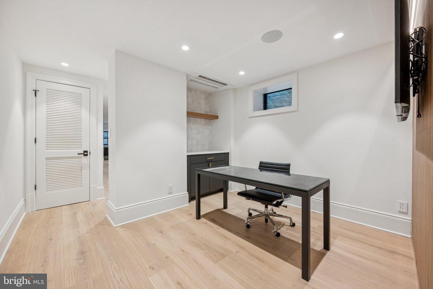 635 MARYLAND AVE NE, WASHINGTON, District Of Columbia 20002, 5 Bedrooms Bedrooms, 10 Rooms Rooms,4 BathroomsBathrooms,Residential,For sale,635 MARYLAND AVE NE,DCDC2243592 MLS # DCDC2243592