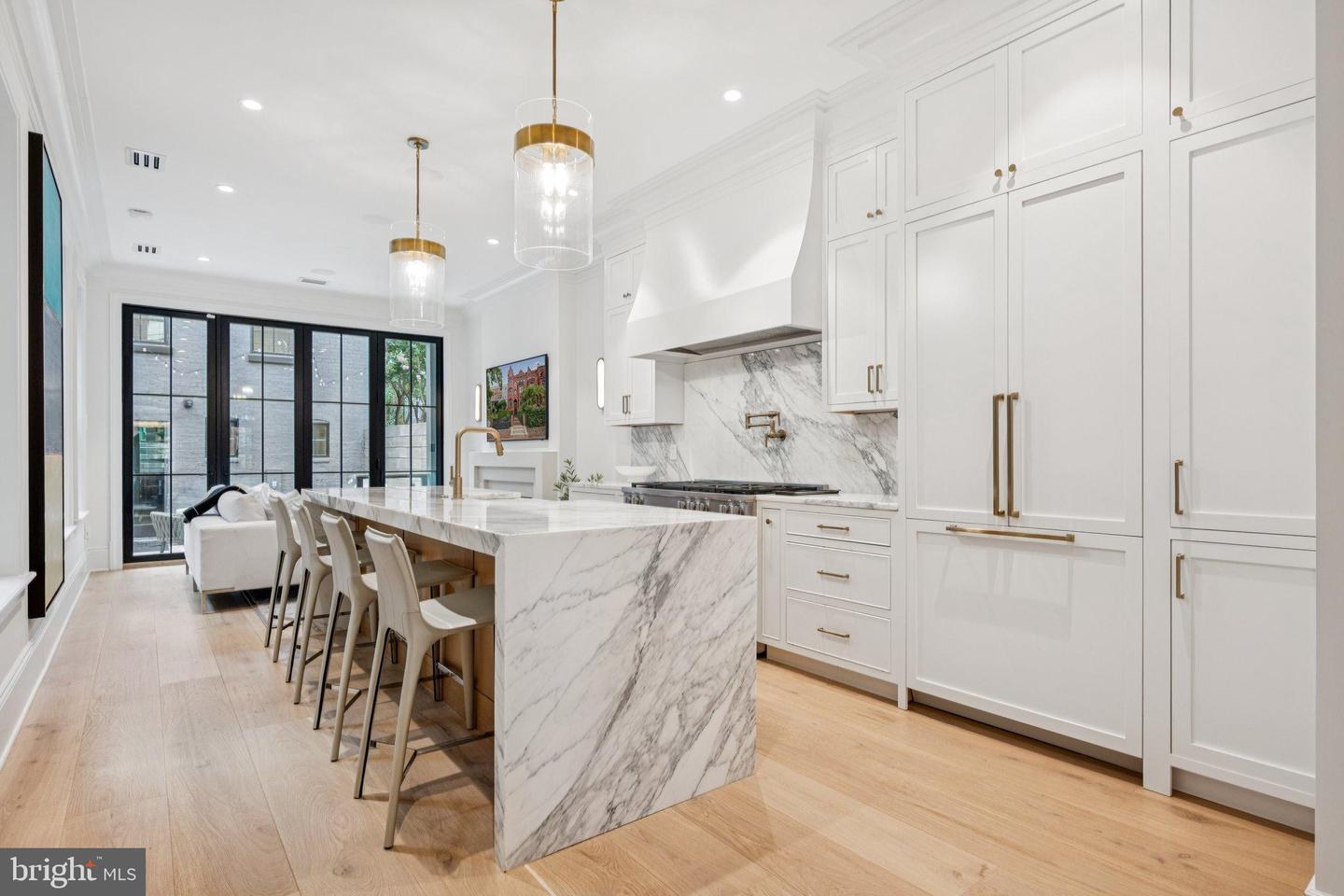 635 MARYLAND AVE NE, WASHINGTON, District Of Columbia 20002, 5 Bedrooms Bedrooms, 10 Rooms Rooms,4 BathroomsBathrooms,Residential,For sale,635 MARYLAND AVE NE,DCDC2243592 MLS # DCDC2243592