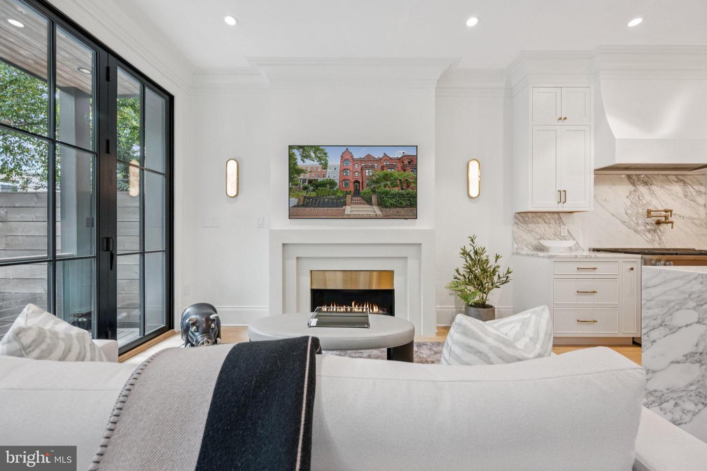 635 MARYLAND AVE NE, WASHINGTON, District Of Columbia 20002, 5 Bedrooms Bedrooms, 10 Rooms Rooms,4 BathroomsBathrooms,Residential,For sale,635 MARYLAND AVE NE,DCDC2243592 MLS # DCDC2243592