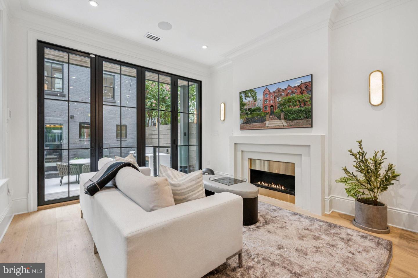 635 MARYLAND AVE NE, WASHINGTON, District Of Columbia 20002, 5 Bedrooms Bedrooms, 10 Rooms Rooms,4 BathroomsBathrooms,Residential,For sale,635 MARYLAND AVE NE,DCDC2243592 MLS # DCDC2243592