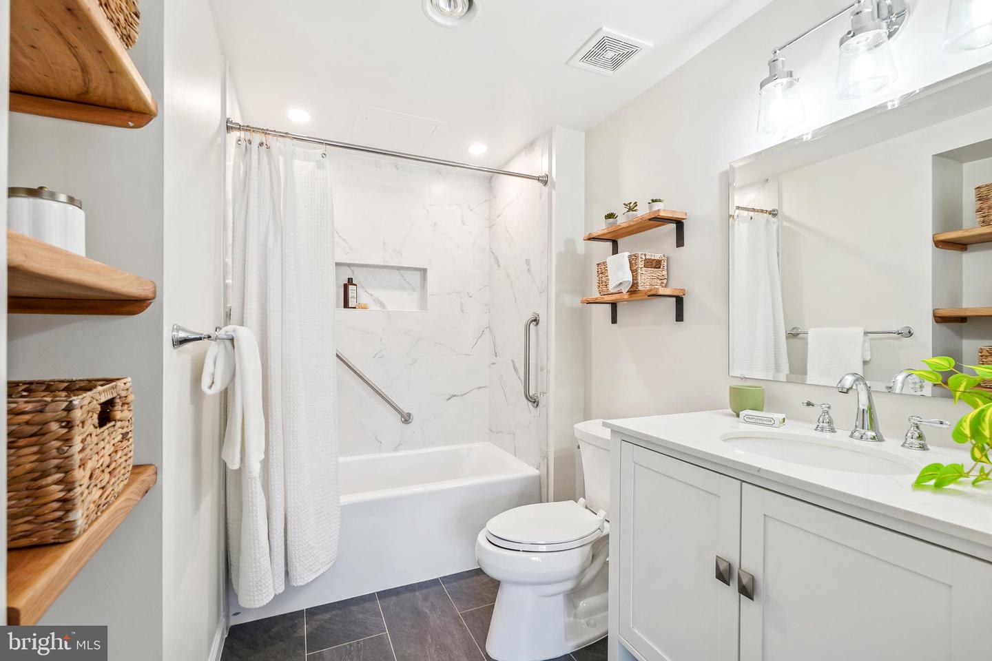 901 N MONROE ST #1003, ARLINGTON, Virginia 22201, 2 Bedrooms Bedrooms, ,2 BathroomsBathrooms,Residential,For sale,901 N MONROE ST #1003,VAAR2068374 MLS # VAAR2068374