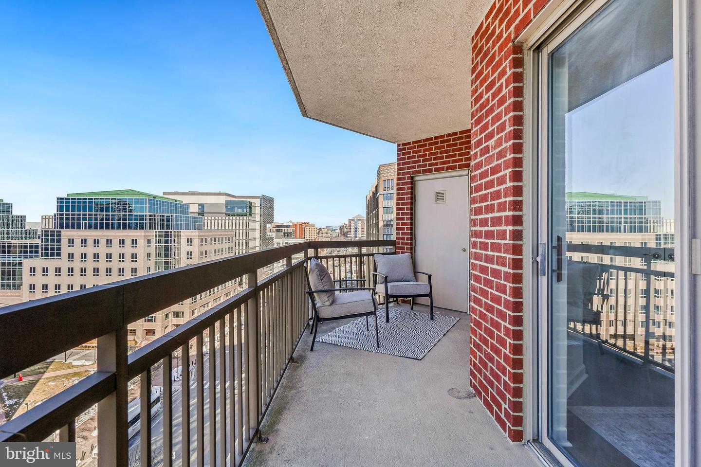 901 N MONROE ST #1003, ARLINGTON, Virginia 22201, 2 Bedrooms Bedrooms, ,2 BathroomsBathrooms,Residential,For sale,901 N MONROE ST #1003,VAAR2068374 MLS # VAAR2068374