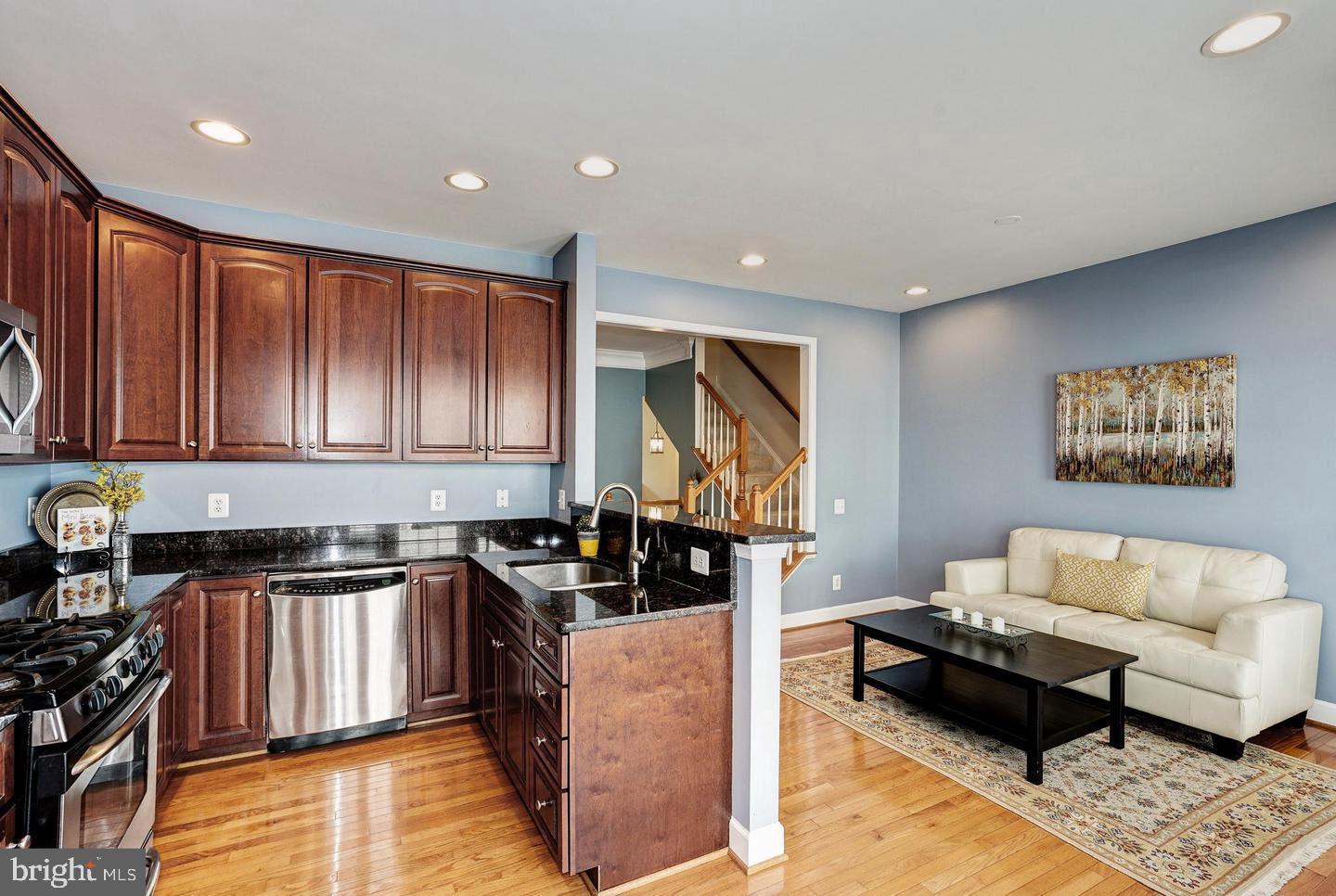 2411 HUNTINGTON PARK DR, ALEXANDRIA, Virginia 22303, 4 Bedrooms Bedrooms, ,3 BathroomsBathrooms,Residential,For sale,2411 HUNTINGTON PARK DR,VAFX2289172 MLS # VAFX2289172