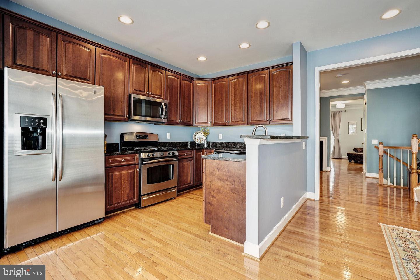 2411 HUNTINGTON PARK DR, ALEXANDRIA, Virginia 22303, 4 Bedrooms Bedrooms, ,3 BathroomsBathrooms,Residential,For sale,2411 HUNTINGTON PARK DR,VAFX2289172 MLS # VAFX2289172