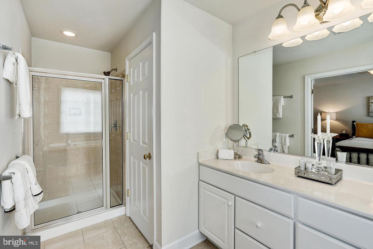 2411 HUNTINGTON PARK DR, ALEXANDRIA, Virginia 22303, 4 Bedrooms Bedrooms, ,3 BathroomsBathrooms,Residential,For sale,2411 HUNTINGTON PARK DR,VAFX2289172 MLS # VAFX2289172