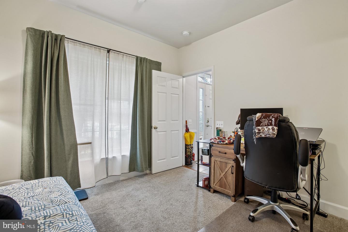 2411 HUNTINGTON PARK DR, ALEXANDRIA, Virginia 22303, 4 Bedrooms Bedrooms, ,3 BathroomsBathrooms,Residential,For sale,2411 HUNTINGTON PARK DR,VAFX2289172 MLS # VAFX2289172