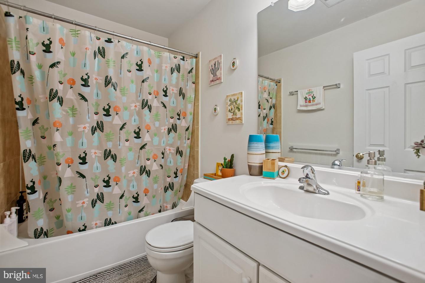 2411 HUNTINGTON PARK DR, ALEXANDRIA, Virginia 22303, 4 Bedrooms Bedrooms, ,3 BathroomsBathrooms,Residential,For sale,2411 HUNTINGTON PARK DR,VAFX2289172 MLS # VAFX2289172