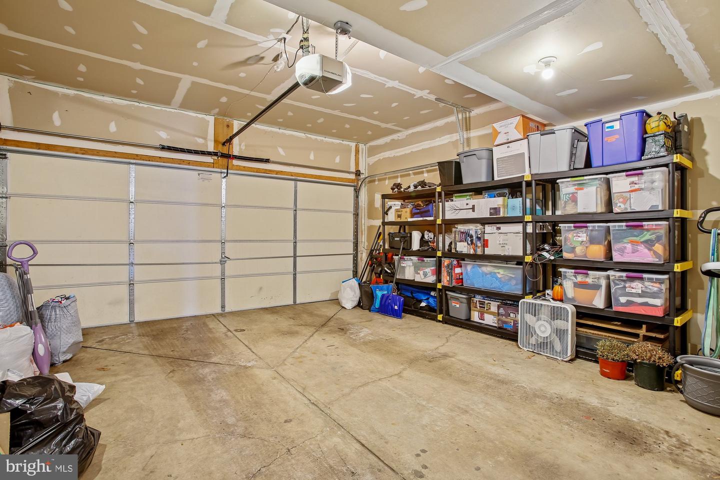 2411 HUNTINGTON PARK DR, ALEXANDRIA, Virginia 22303, 4 Bedrooms Bedrooms, ,3 BathroomsBathrooms,Residential,For sale,2411 HUNTINGTON PARK DR,VAFX2289172 MLS # VAFX2289172