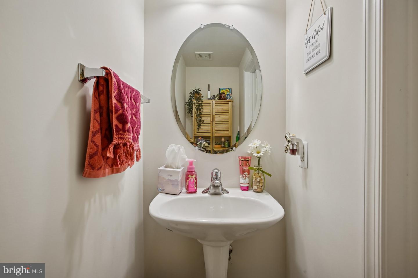 2411 HUNTINGTON PARK DR, ALEXANDRIA, Virginia 22303, 4 Bedrooms Bedrooms, ,3 BathroomsBathrooms,Residential,For sale,2411 HUNTINGTON PARK DR,VAFX2289172 MLS # VAFX2289172