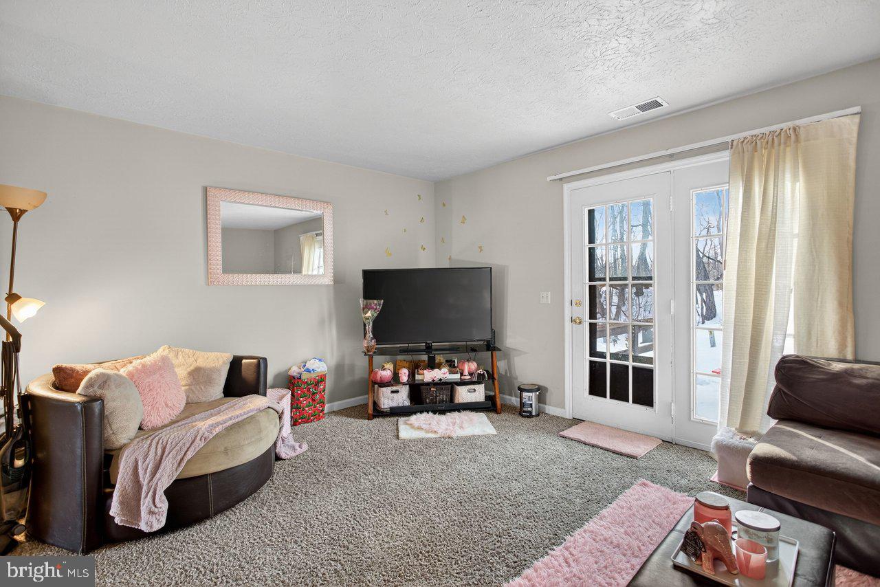 860 VINE ST, HARRISONBURG, Virginia 22802, 2 Bedrooms Bedrooms, ,1 BathroomBathrooms,Residential,For sale,860 VINE ST,VAHC2000548 MLS # VAHC2000548