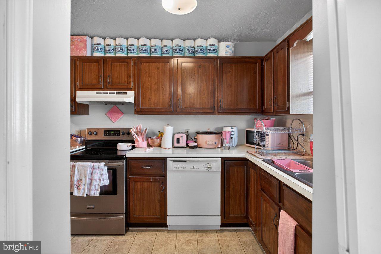 860 VINE ST, HARRISONBURG, Virginia 22802, 2 Bedrooms Bedrooms, ,1 BathroomBathrooms,Residential,For sale,860 VINE ST,VAHC2000548 MLS # VAHC2000548