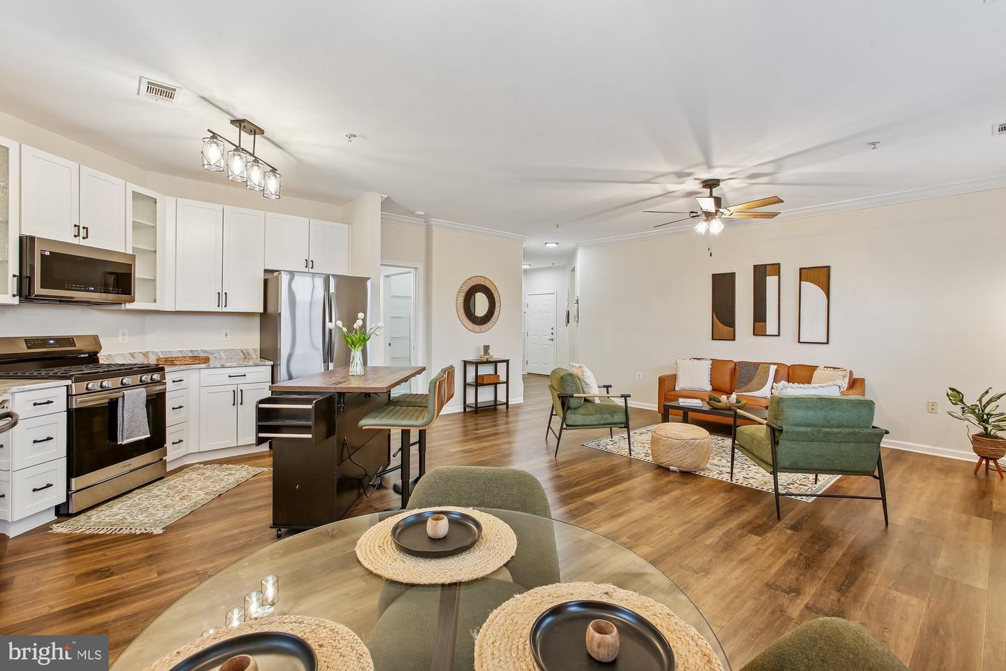 9490 VIRGINIA CENTER BLVD #130, VIENNA, Virginia 22181, 2 Bedrooms Bedrooms, ,2 BathroomsBathrooms,Residential,For sale,9490 VIRGINIA CENTER BLVD #130,VAFX2289354 MLS # VAFX2289354