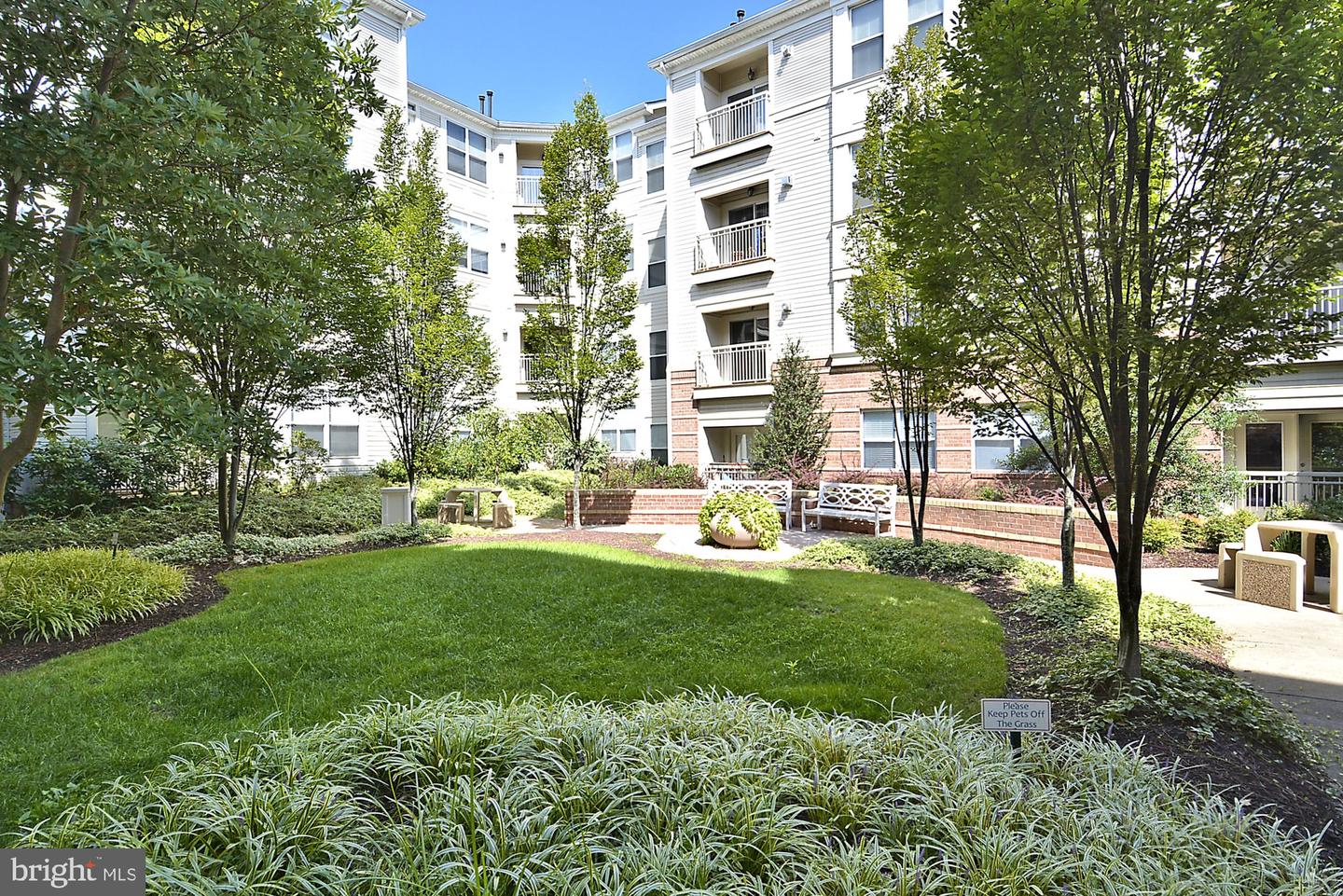 9490 VIRGINIA CENTER BLVD #130, VIENNA, Virginia 22181, 2 Bedrooms Bedrooms, ,2 BathroomsBathrooms,Residential,For sale,9490 VIRGINIA CENTER BLVD #130,VAFX2289354 MLS # VAFX2289354