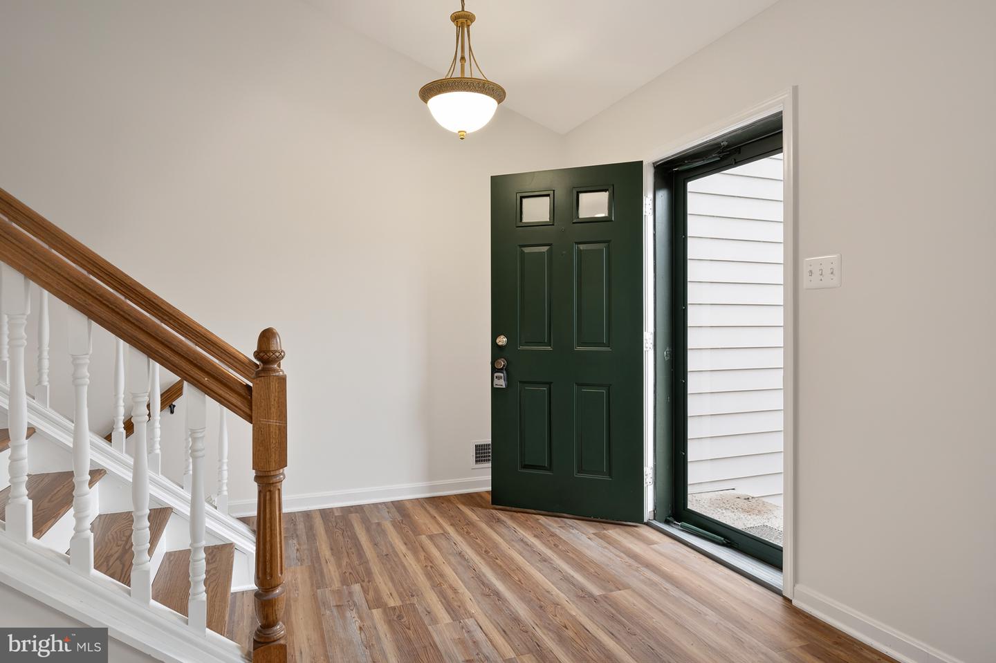 4346 SILAS HUTCHINSON DR, CHANTILLY, Virginia 20151, 4 Bedrooms Bedrooms, ,2 BathroomsBathrooms,Residential,For sale,4346 SILAS HUTCHINSON DR,VAFX2289386 MLS # VAFX2289386