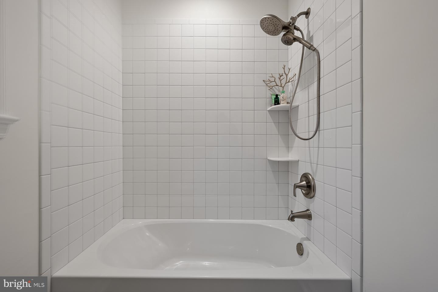 4346 SILAS HUTCHINSON DR, CHANTILLY, Virginia 20151, 4 Bedrooms Bedrooms, ,2 BathroomsBathrooms,Residential,For sale,4346 SILAS HUTCHINSON DR,VAFX2289386 MLS # VAFX2289386