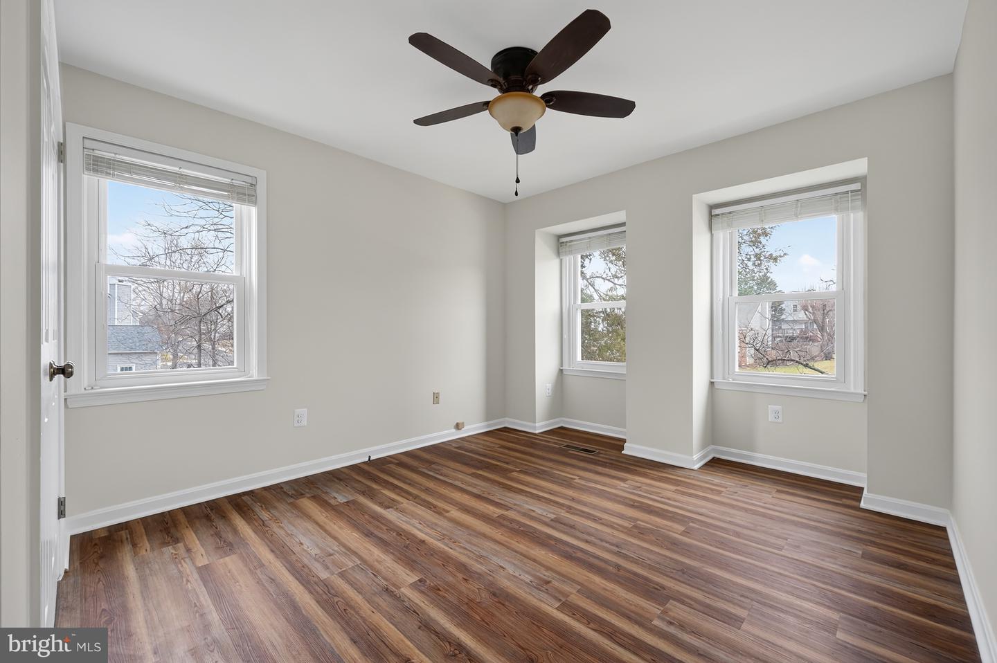 4346 SILAS HUTCHINSON DR, CHANTILLY, Virginia 20151, 4 Bedrooms Bedrooms, ,2 BathroomsBathrooms,Residential,For sale,4346 SILAS HUTCHINSON DR,VAFX2289386 MLS # VAFX2289386