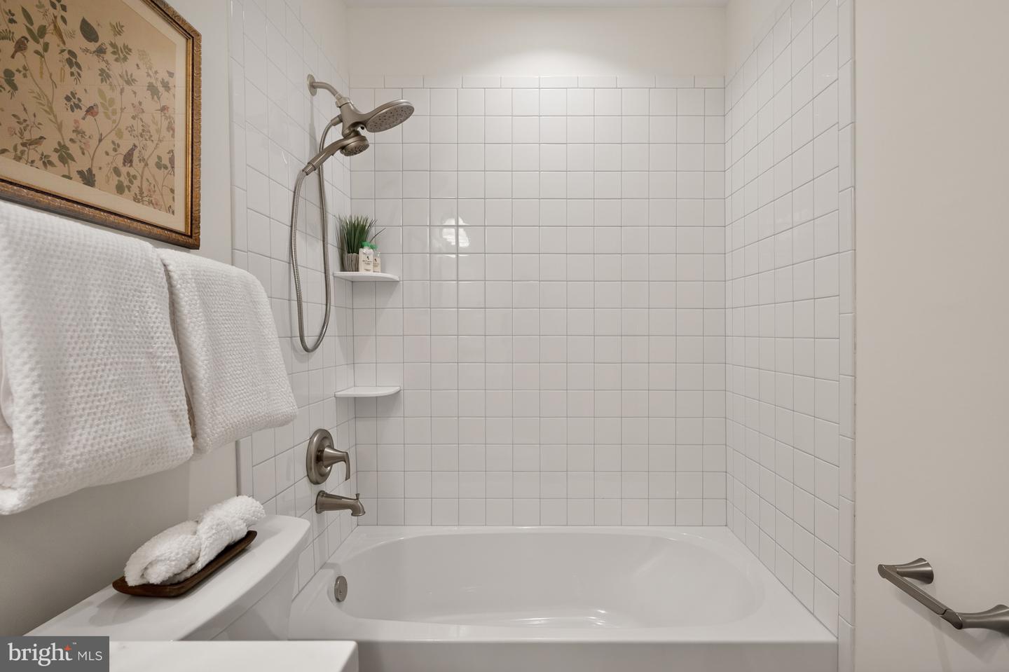 4346 SILAS HUTCHINSON DR, CHANTILLY, Virginia 20151, 4 Bedrooms Bedrooms, ,2 BathroomsBathrooms,Residential,For sale,4346 SILAS HUTCHINSON DR,VAFX2289386 MLS # VAFX2289386