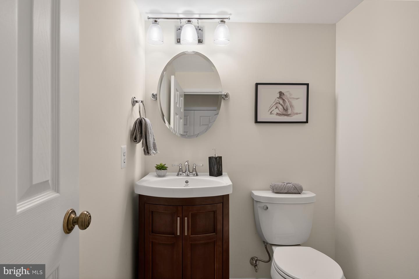 4346 SILAS HUTCHINSON DR, CHANTILLY, Virginia 20151, 4 Bedrooms Bedrooms, ,2 BathroomsBathrooms,Residential,For sale,4346 SILAS HUTCHINSON DR,VAFX2289386 MLS # VAFX2289386