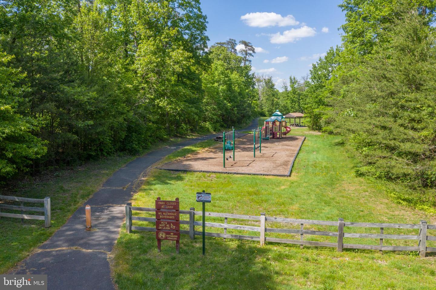 4346 SILAS HUTCHINSON DR, CHANTILLY, Virginia 20151, 4 Bedrooms Bedrooms, ,2 BathroomsBathrooms,Residential,For sale,4346 SILAS HUTCHINSON DR,VAFX2289386 MLS # VAFX2289386