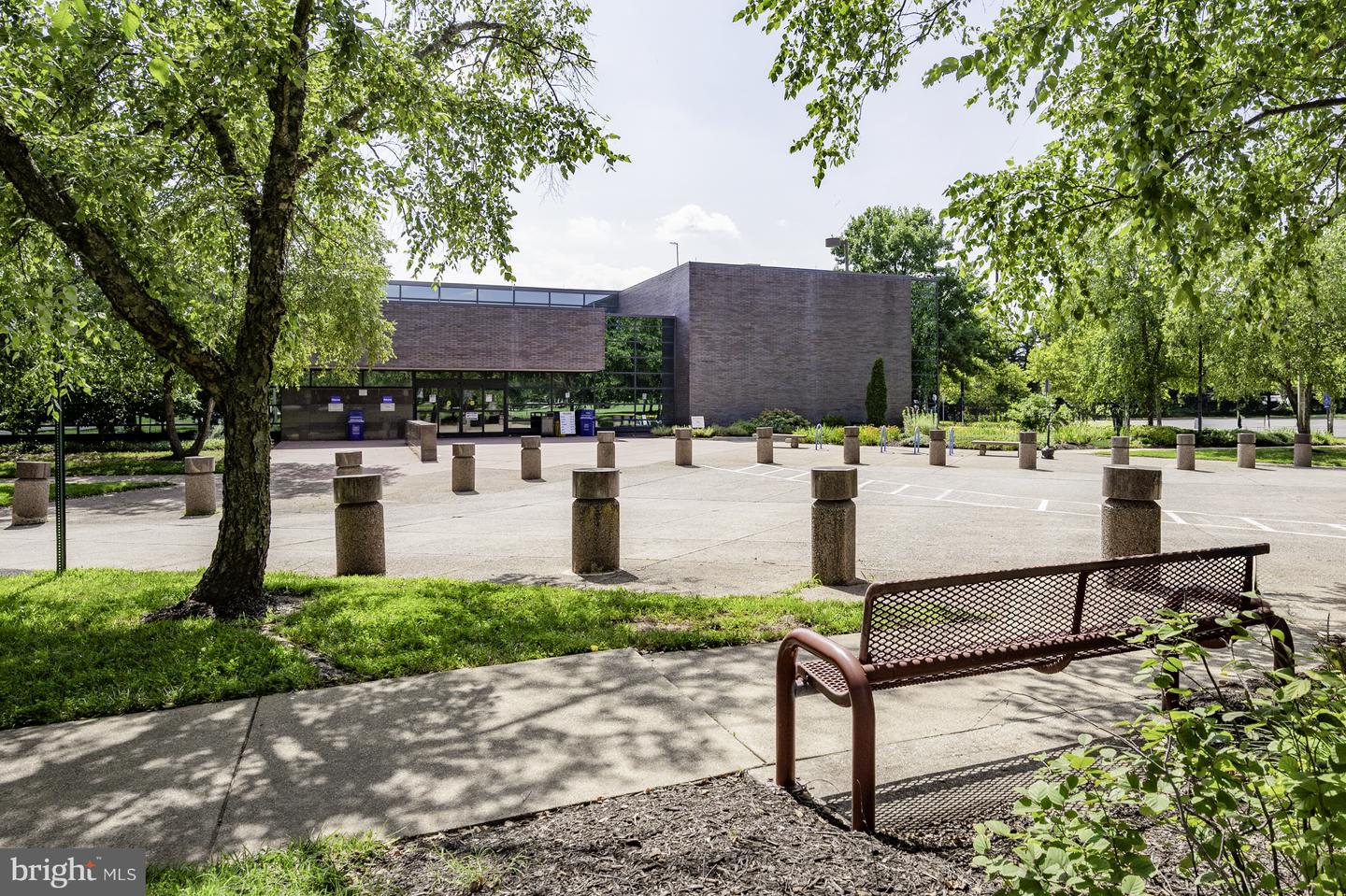 4346 SILAS HUTCHINSON DR, CHANTILLY, Virginia 20151, 4 Bedrooms Bedrooms, ,2 BathroomsBathrooms,Residential,For sale,4346 SILAS HUTCHINSON DR,VAFX2289386 MLS # VAFX2289386