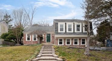 4346 SILAS HUTCHINSON DR, CHANTILLY, Virginia 20151, 4 Bedrooms Bedrooms, ,2 BathroomsBathrooms,Residential,For sale,4346 SILAS HUTCHINSON DR,VAFX2289386 MLS # VAFX2289386