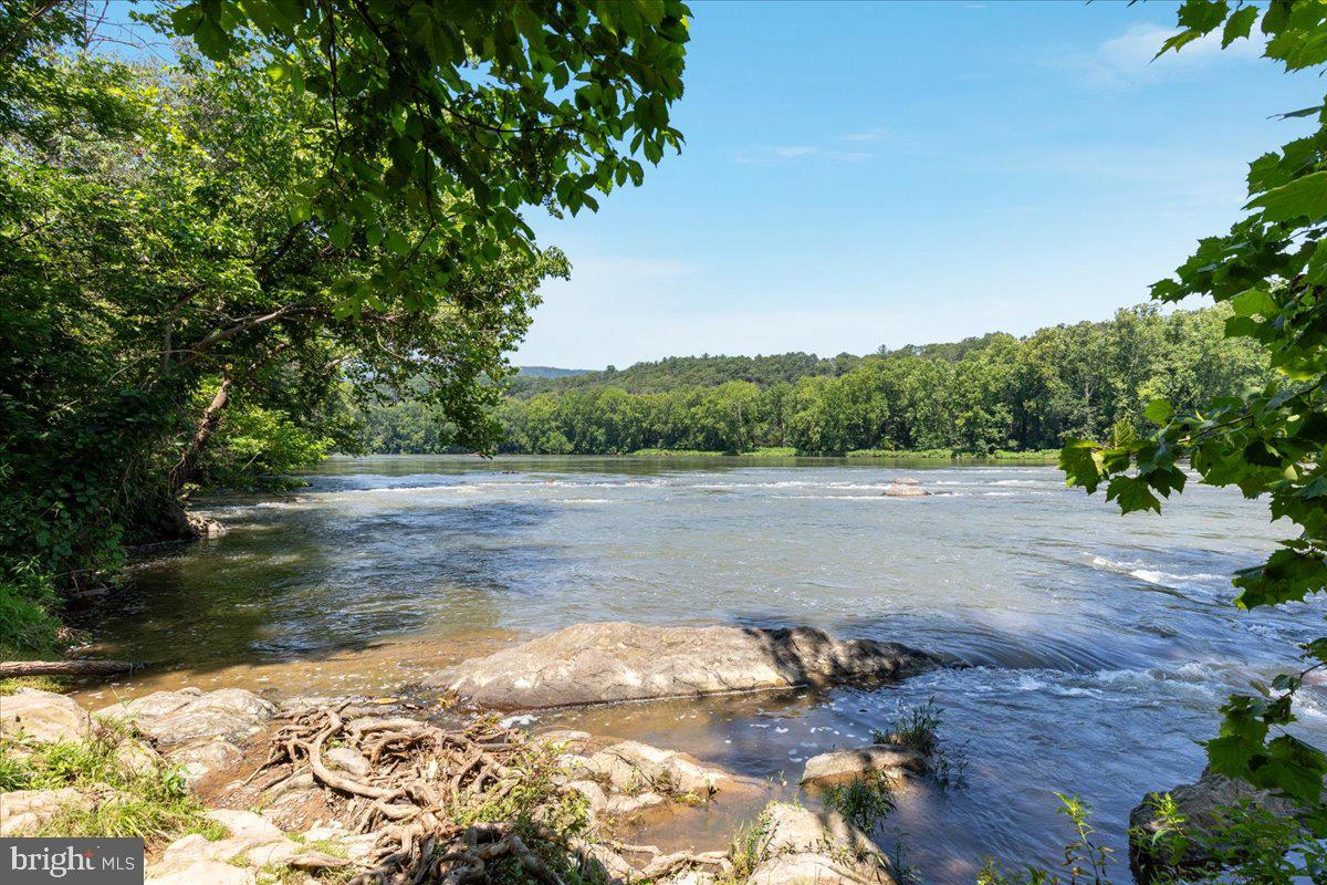 79 BENTONVILLE RD, BENTONVILLE, Virginia 22610, 3 Bedrooms Bedrooms, ,2 BathroomsBathrooms,Residential,For sale,79 BENTONVILLE RD,VAWR2013348 MLS # VAWR2013348