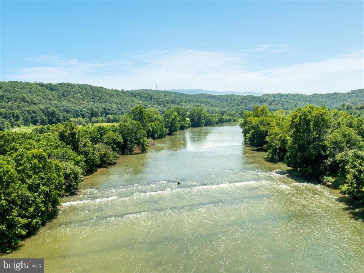 79 BENTONVILLE RD, BENTONVILLE, Virginia 22610, 3 Bedrooms Bedrooms, ,2 BathroomsBathrooms,Residential,For sale,79 BENTONVILLE RD,VAWR2013348 MLS # VAWR2013348