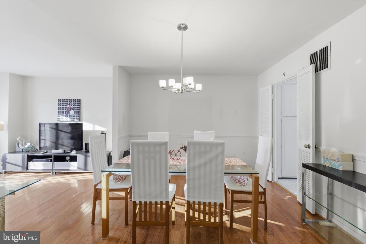 7227 EVANSTON RD, SPRINGFIELD, Virginia 22150, 3 Bedrooms Bedrooms, 7 Rooms Rooms,3 BathroomsBathrooms,Residential,For sale,7227 EVANSTON RD,VAFX2290296 MLS # VAFX2290296