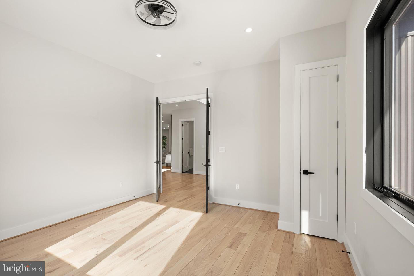 5524 SUMMIT ST, CENTREVILLE, Virginia 20120, 7 Bedrooms Bedrooms, ,6 BathroomsBathrooms,Residential,For sale,5524 SUMMIT ST,VAFX2290434 MLS # VAFX2290434