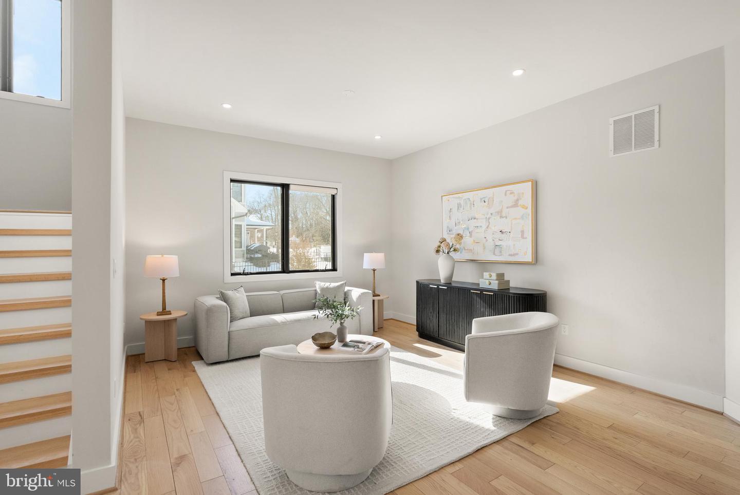 5524 SUMMIT ST, CENTREVILLE, Virginia 20120, 7 Bedrooms Bedrooms, ,6 BathroomsBathrooms,Residential,For sale,5524 SUMMIT ST,VAFX2290434 MLS # VAFX2290434