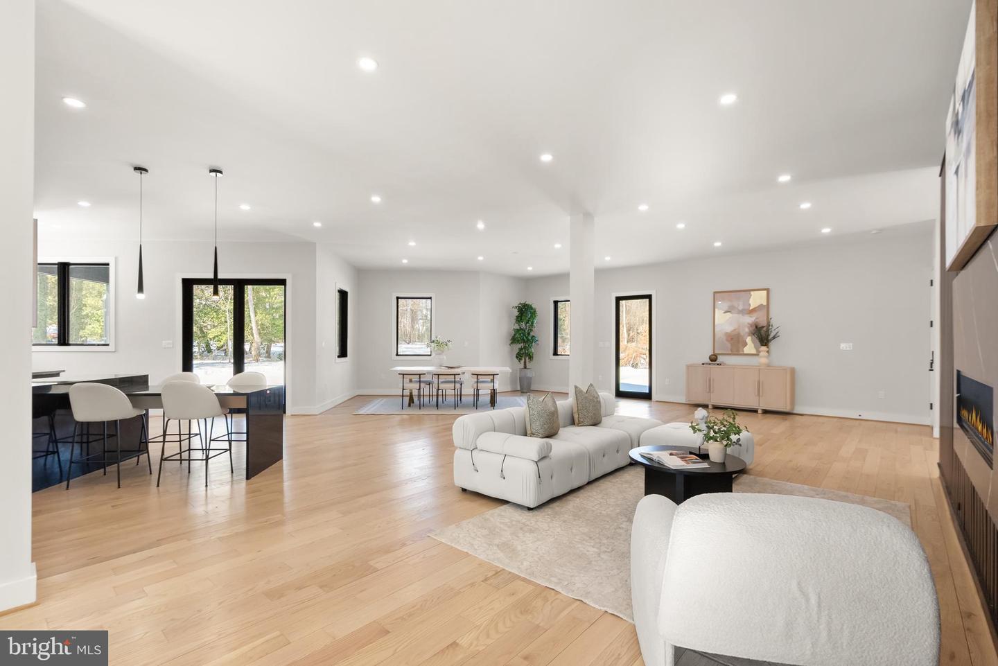 5524 SUMMIT ST, CENTREVILLE, Virginia 20120, 7 Bedrooms Bedrooms, ,6 BathroomsBathrooms,Residential,For sale,5524 SUMMIT ST,VAFX2290434 MLS # VAFX2290434