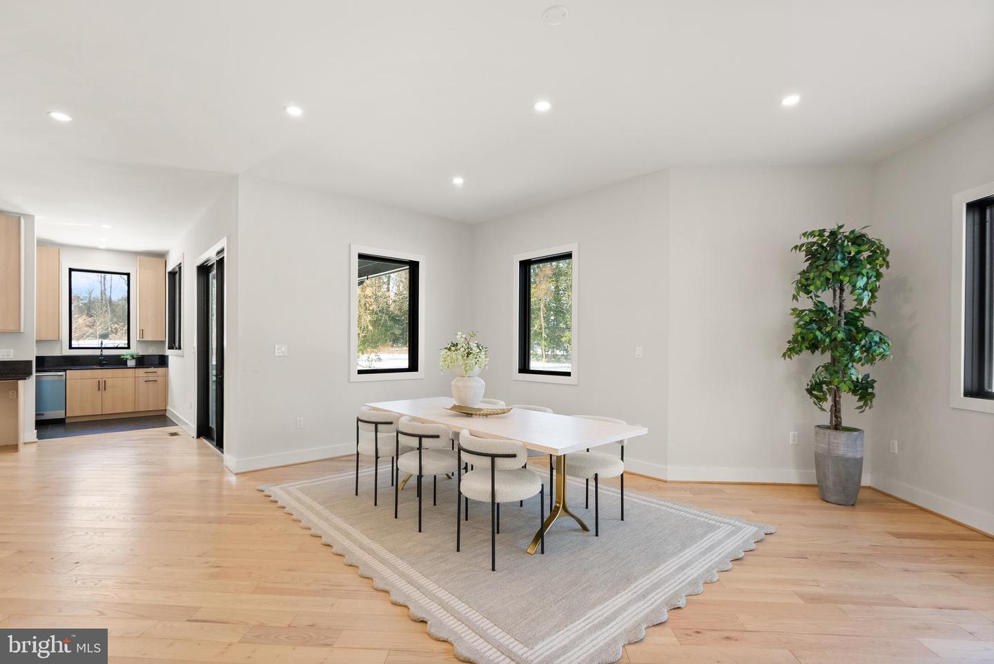 5524 SUMMIT ST, CENTREVILLE, Virginia 20120, 7 Bedrooms Bedrooms, ,6 BathroomsBathrooms,Residential,For sale,5524 SUMMIT ST,VAFX2290434 MLS # VAFX2290434