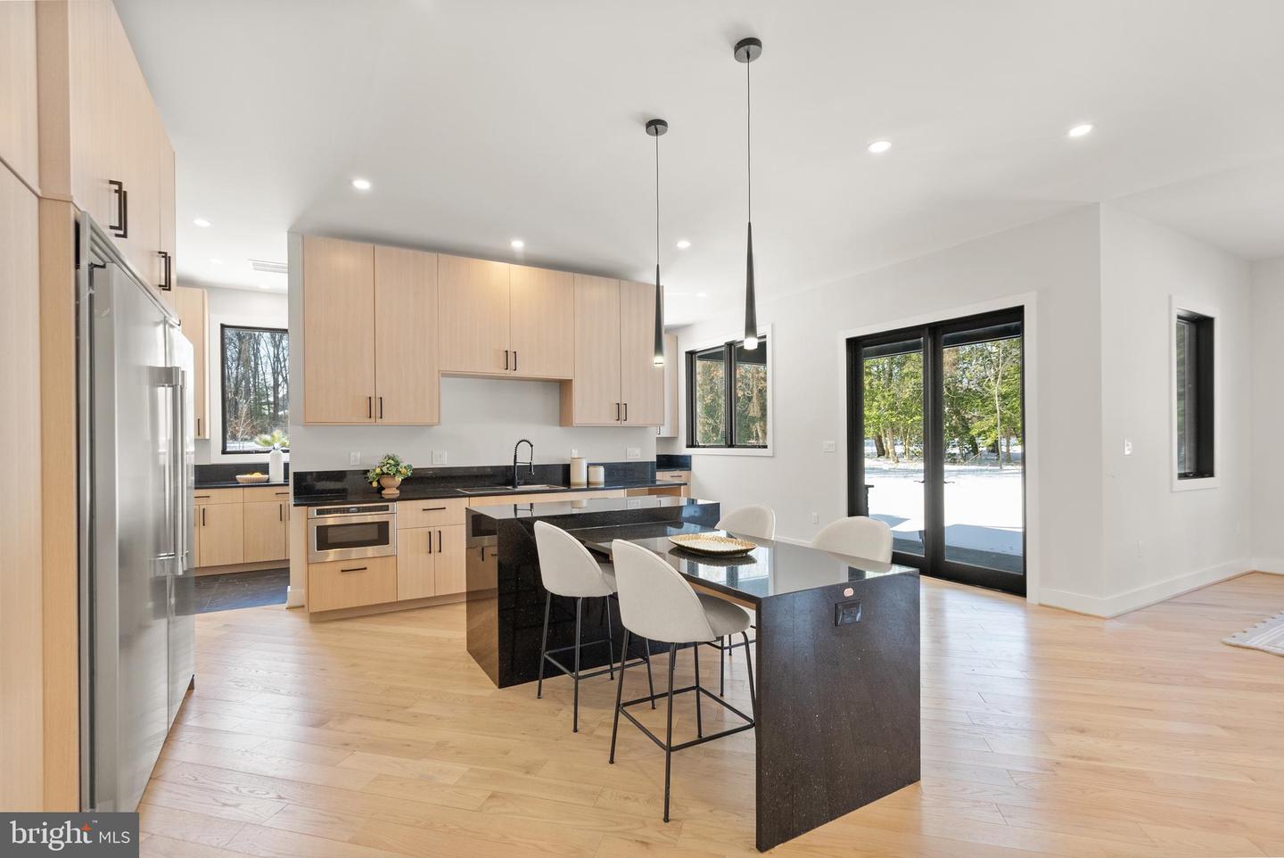 5524 SUMMIT ST, CENTREVILLE, Virginia 20120, 7 Bedrooms Bedrooms, ,6 BathroomsBathrooms,Residential,For sale,5524 SUMMIT ST,VAFX2290434 MLS # VAFX2290434