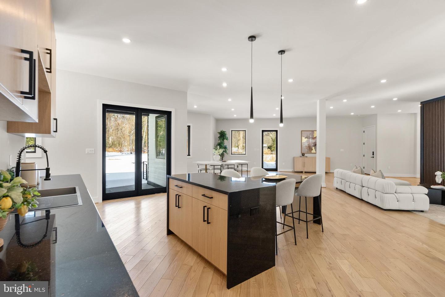 5524 SUMMIT ST, CENTREVILLE, Virginia 20120, 7 Bedrooms Bedrooms, ,6 BathroomsBathrooms,Residential,For sale,5524 SUMMIT ST,VAFX2290434 MLS # VAFX2290434